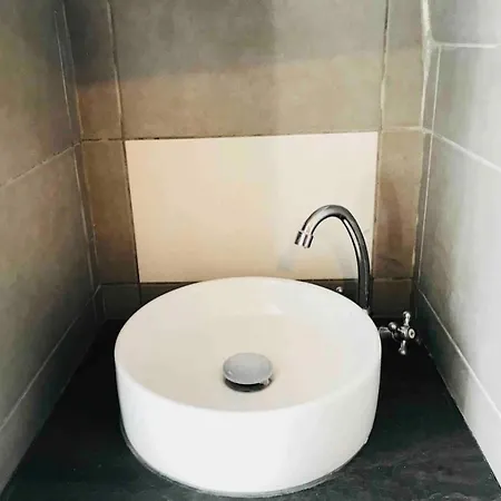 Vivez Dans Ce Chic Et Convivial Apartment